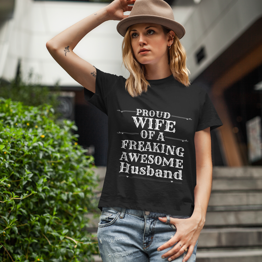 Proud Wife of a Freaking Awesome Husband l Women's T-Shirt